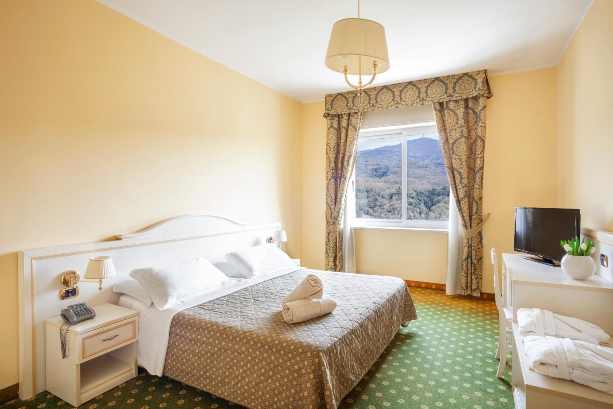 Complesso Termale Vescine Hotel Castelforte Buitenkant foto