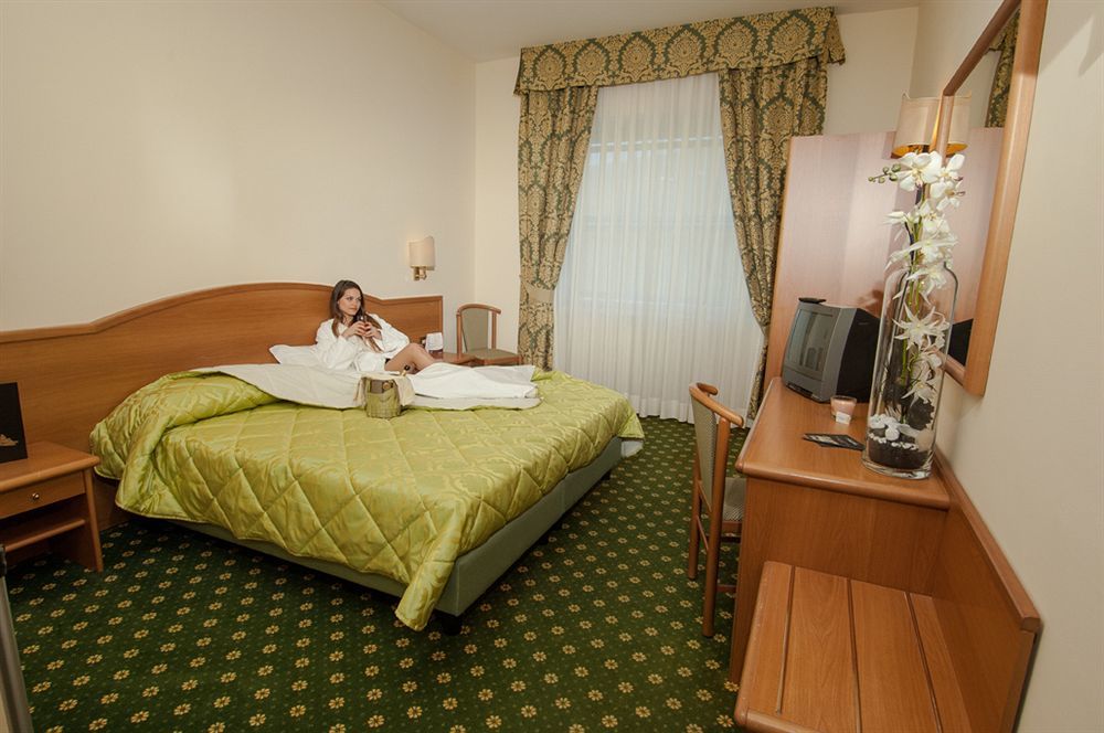Complesso Termale Vescine Hotel Castelforte Buitenkant foto